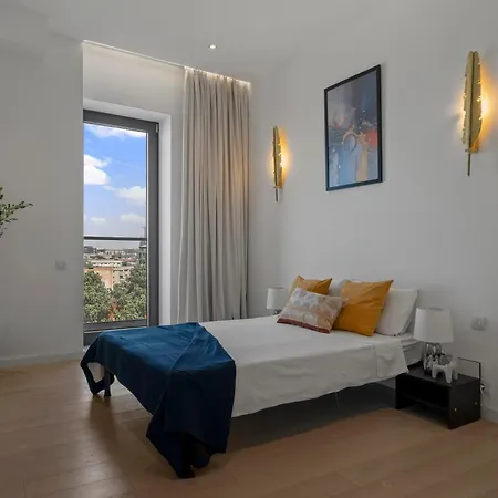 Elegant 3-bedroom Duplex With Private Terrace Apartmán *