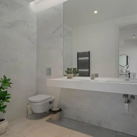 Elegant 3-bedroom Duplex With Private Terrace