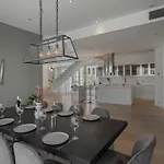 Elegant 3-bedroom Duplex With Private Terrace Bucureşti