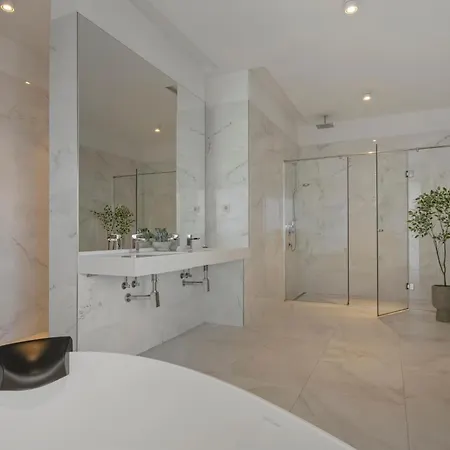 Elegant 3-bedroom Duplex With Private Terrace Lejlighed