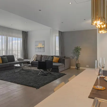 Elegant 3-bedroom Duplex With Private Terrace