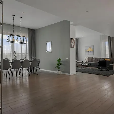 Appartement Elegant 3-bedroom Duplex With Private Terrace *