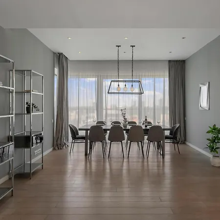 Elegant 3-bedroom Duplex With Private Terrace Апартаменты Бухарест