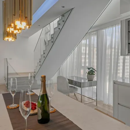 公寓 Elegant 3-bedroom Duplex With Private Terrace 布加勒斯特
