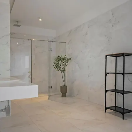 Elegant 3-bedroom Duplex With Private Terrace * Бухарест