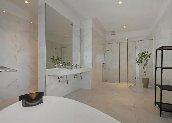 Elegant 3-bedroom Duplex With Private Terrace Lejlighed