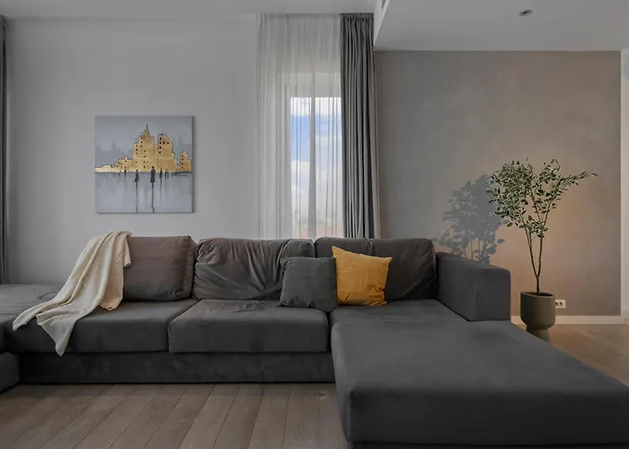 Elegant 3-bedroom Duplex With Private Terrace Lejlighed