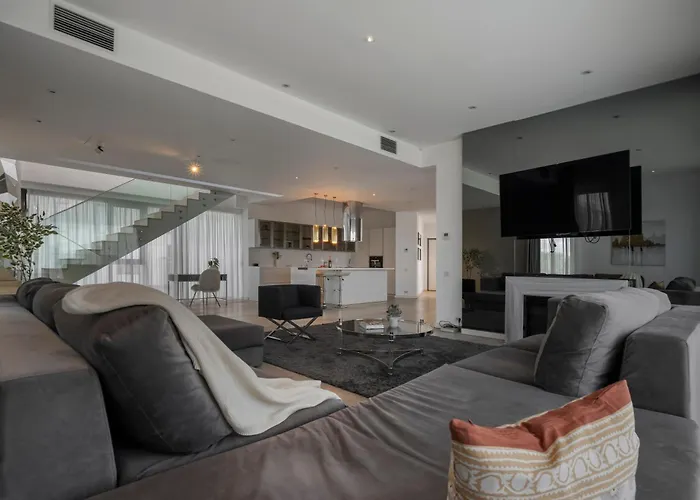 Lejlighed Elegant 3-bedroom Duplex With Private Terrace *