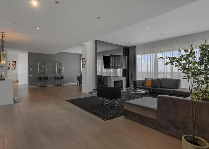 Lejlighed Elegant 3-bedroom Duplex With Private Terrace