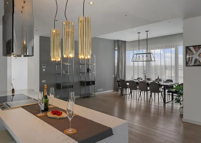 Elegant 3-bedroom Duplex With Private Terrace