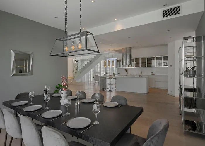 Elegant 3-bedroom Duplex With Private Terrace Bukarest