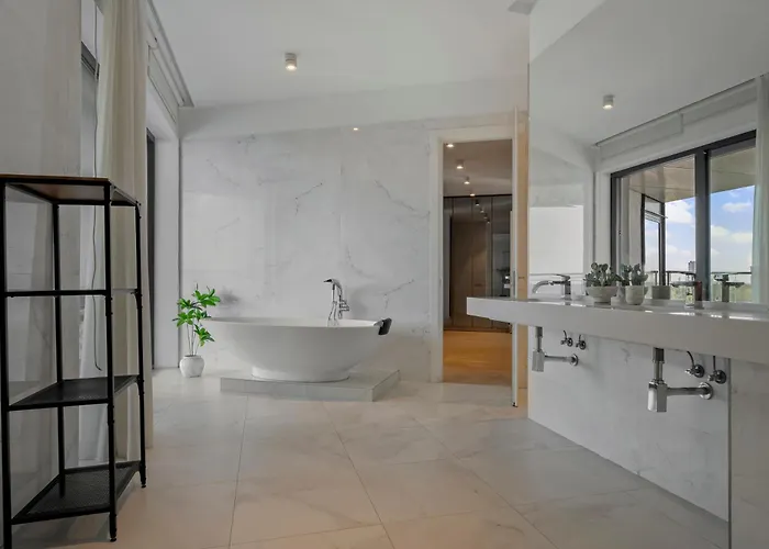 Elegant 3-bedroom Duplex With Private Terrace Bukarest