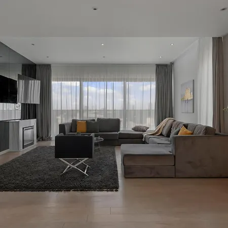 アパート Elegant 3-bedroom Duplex With Private Terrace *