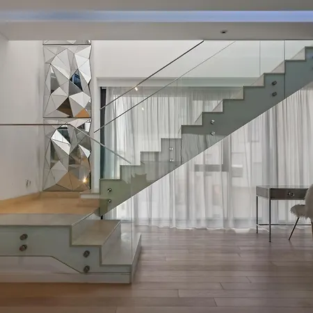 アパート Elegant 3-bedroom Duplex With Private Terrace