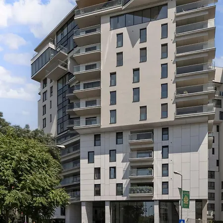Elegant 3-bedroom Duplex With Private Terrace アパート