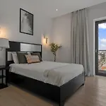 Elegant 3-bedroom Duplex With Private Terrace Apartment *