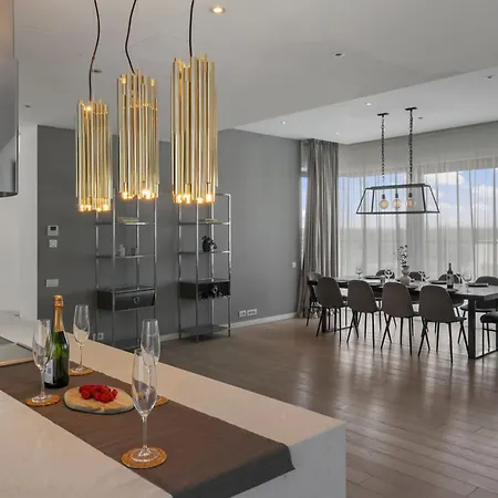 Elegant 3-bedroom Duplex With Private Terrace